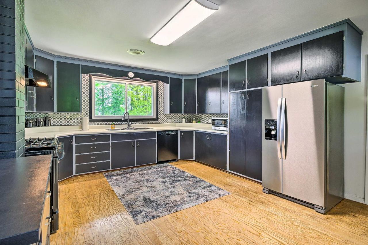 Roomy Montour Falls Retreat With Private Pool! Eksteriør billede